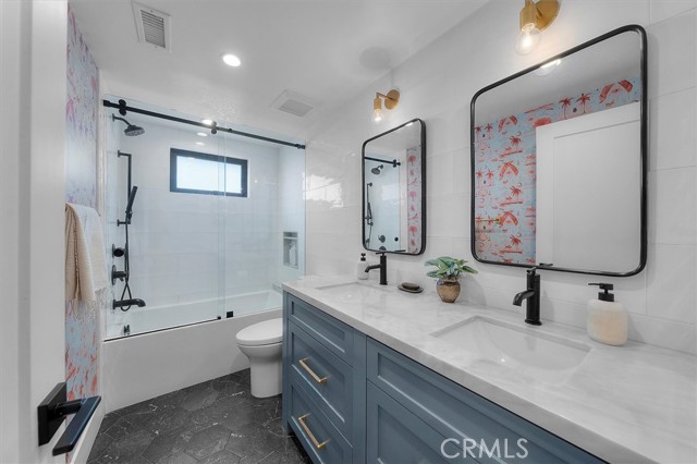 3212 N Poinsettia Avenue, Manhattan Beach CA: https://media.crmls.org/medias/9d45047b-a638-4850-ba3d-19798fec6b85.jpg