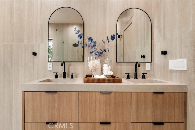 Detail Gallery Image 46 of 58 For 5525 Carpenter Ave, Valley Village,  CA 91607 - 5 Beds | 6/1 Baths