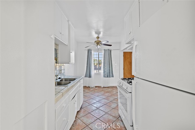 Detail Gallery Image 13 of 16 For 330 W Laurel St #C,  Compton,  CA 90220 - 1 Beds | 1 Baths