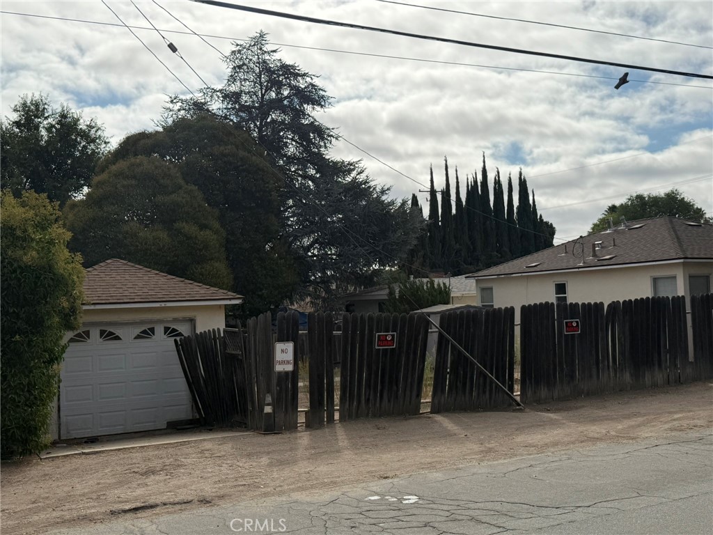 https://media.crmls.org/medias/9d45c08c-4f94-433a-9cb9-f4879fcab70b.jpg?preset=X-Large