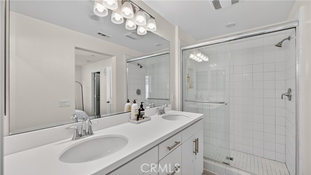 Detail Gallery Image 17 of 33 For 14116 Bay, La Mirada,  CA 90638 - 2 Beds | 2/1 Baths