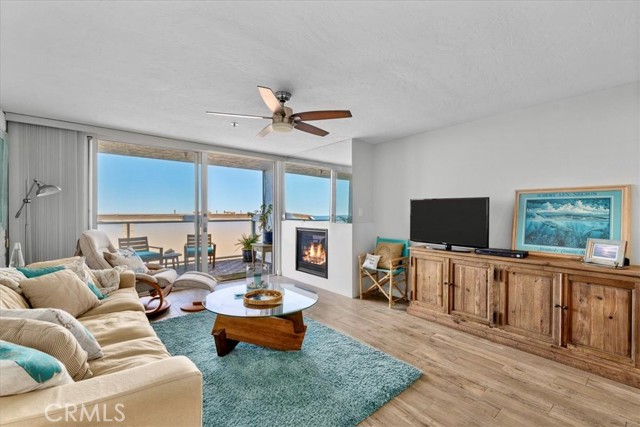 615 Esplanade, Redondo Beach CA: https://media.crmls.org/medias/9d4758c5-2e1f-4f5a-8c5a-24d435a63190.jpg
