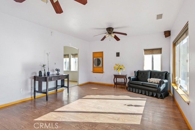Detail Gallery Image 4 of 21 For 509 N Main St, Lake Elsinore,  CA 92530 - 3 Beds | 2 Baths