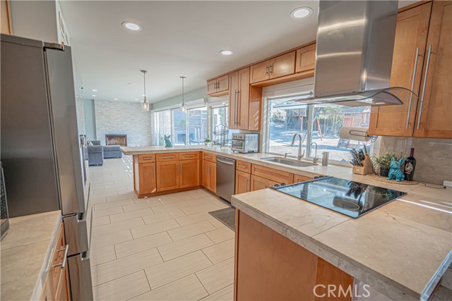 Detail Gallery Image 16 of 61 For 28816 Kenroy Ave, Canyon Country,  CA 91387 - 5 Beds | 3 Baths