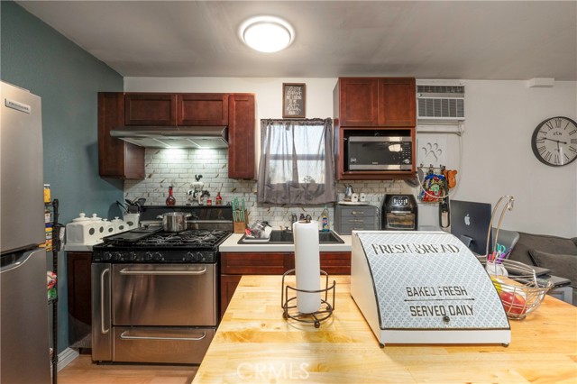 11661 Valverda Avenue, Riverside CA: https://media.crmls.org/medias/9d48bae1-2ae3-436d-abb3-b0b78b3d55a2.jpg