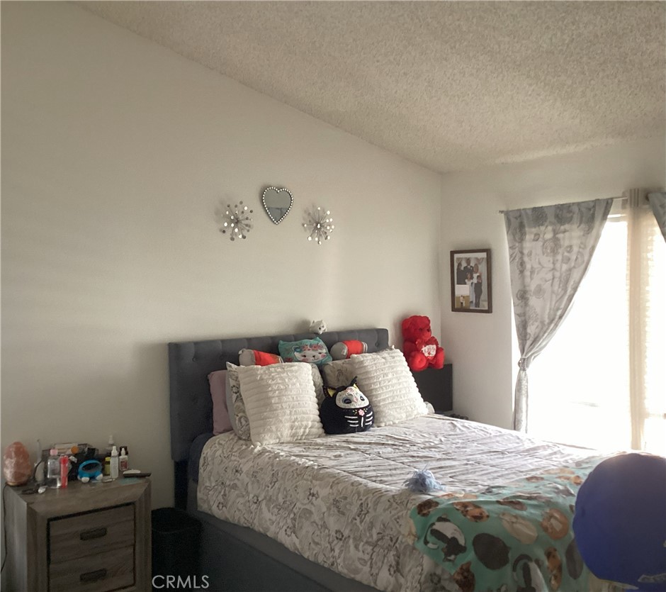 https://media.crmls.org/medias/9d48c7b7-afdd-4023-add5-8efc16772a40.jpg?preset=X-Large