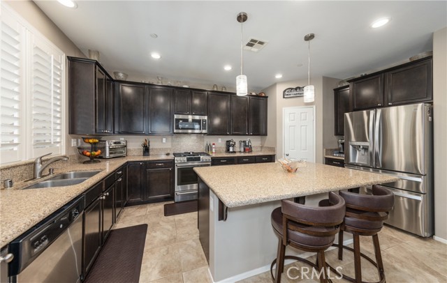 13025 Bowker Play Court, Beaumont CA: https://media.crmls.org/medias/9d48e1c3-a4db-4635-995d-b75904c60969.jpg
