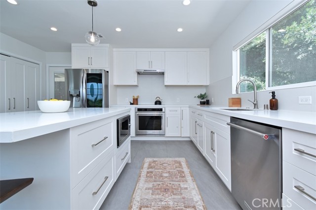 3753 Berry Drive, Studio City CA: https://media.crmls.org/medias/9d49608d-d5ce-4048-b2f2-5cf07b197b17.jpg
