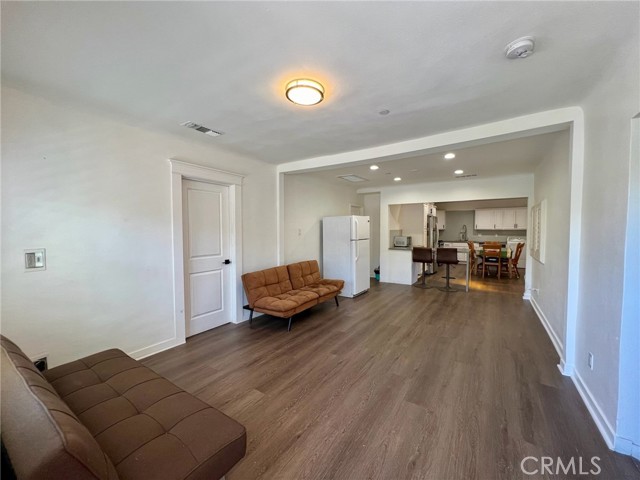 Detail Gallery Image 4 of 45 For 654 Penrith, Los Angeles,  CA 90023 - 6 Beds | 5 Baths