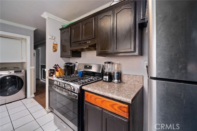 9514 Juniper Street, Los Angeles CA: https://media.crmls.org/medias/9d49aadb-7dbb-4708-a25c-13d8abb916c5.jpg