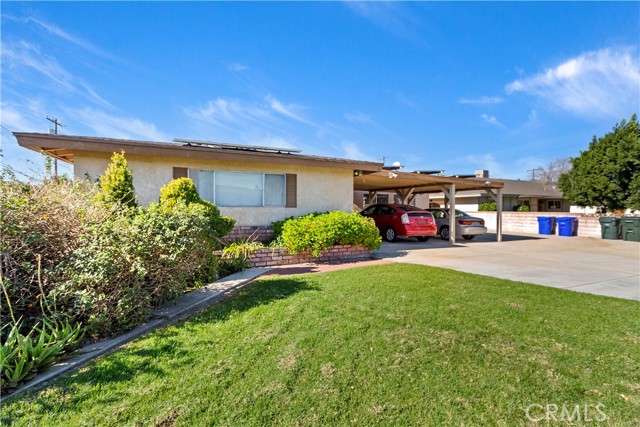 9850 Lombardy, Bloomington CA: https://media.crmls.org/medias/9d49b5a0-7356-453d-a052-62c225783b23.jpg