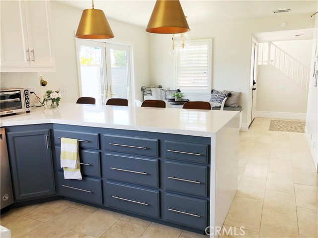Detail Gallery Image 4 of 33 For 1702 Lake Street, Huntington Beach,  CA 92648 - 4 Beds | 3 Baths