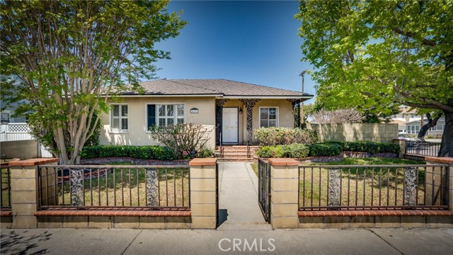 Detail Gallery Image 1 of 38 For 5639 E Spring St, Long Beach,  CA 90808 - 3 Beds | 1 Baths