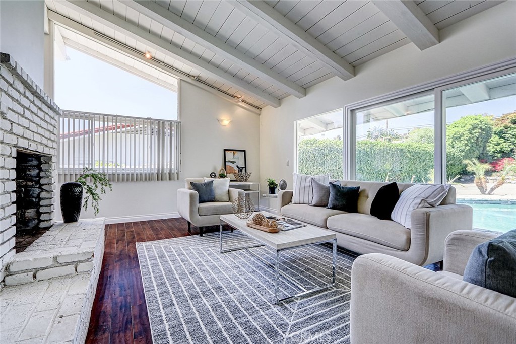 2552 Palos Verdes Drive W