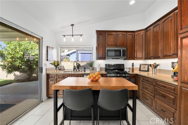 Detail Gallery Image 7 of 25 For 27819 Sumner, Saugus,  CA 91350 - 3 Beds | 2 Baths