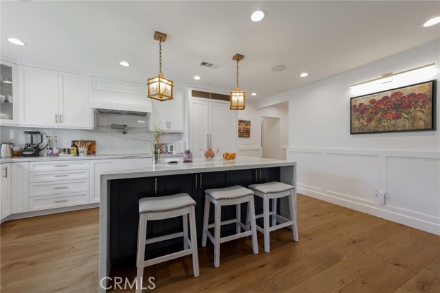 2528 N Orchard Drive, Burbank CA: https://media.crmls.org/medias/9d4b3f5c-63a3-4e98-abb8-d41bcc8c41e3.jpg