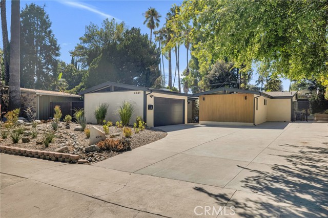 4941 Rigoletto Street, Woodland Hills CA: https://media.crmls.org/medias/9d4c9bc8-1cfc-46d3-b5b4-d97c2e135730.jpg