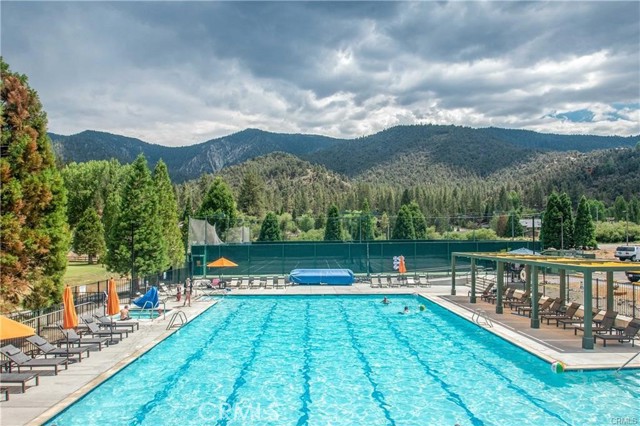 2216 Woodland Drive, Pine Mountain Club CA: https://media.crmls.org/medias/9d4e763c-f0e3-4443-b261-a6de71b2c851.jpg