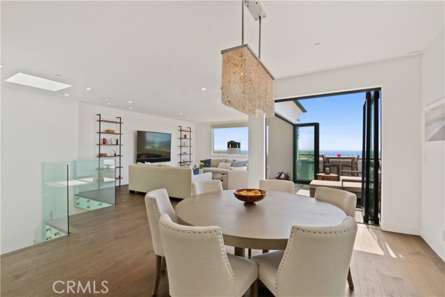 2215 Bayview Drive, Manhattan Beach, California 90266, 4 Bedrooms Bedrooms, ,3 BathroomsBathrooms,Residential,Sold,Bayview,SB21154345