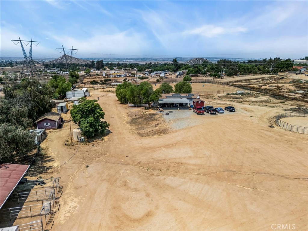 https://media.crmls.org/medias/9d4f954d-662b-4076-bdc7-4d2b2f9272a3.jpg?preset=X-Large