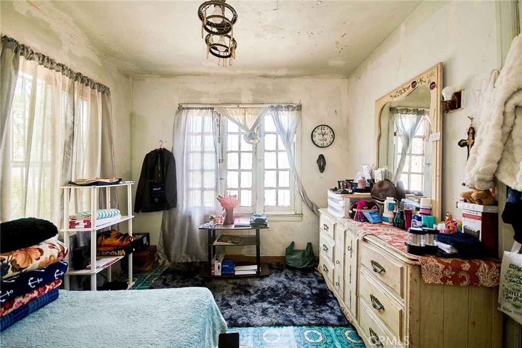 https://media.crmls.org/medias/9d4f99e5-77cb-43df-91a8-80496135f3df.jpg?preset=X-Large