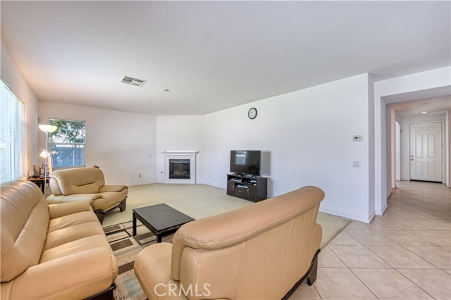 Detail Gallery Image 4 of 29 For 7197 Tiburon Dr, Corona,  CA 92880 - 3 Beds | 2/1 Baths