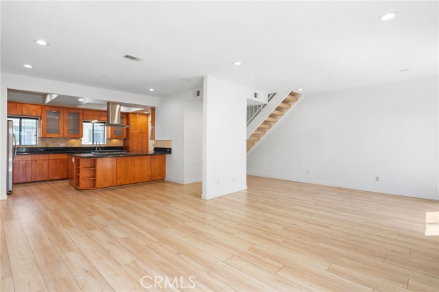 3208 Colorado Avenue, Santa Monica CA: https://media.crmls.org/medias/9d5005eb-70e2-4ae2-9872-e14345951cd6.jpg