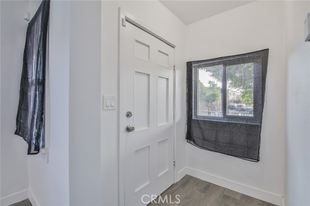 9218 Hooper Avenue, Los Angeles CA: https://media.crmls.org/medias/9d500651-2a2d-42de-923d-cb20df2abc8d.jpg