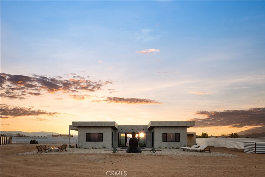 https://media.crmls.org/medias/9d50b390-0980-42e4-84ce-561792cfa575.jpg?preset=X-Large
