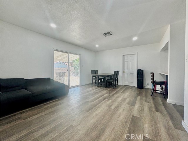 Detail Gallery Image 7 of 8 For 3665 Ross St, Riverside,  CA 92503 - 4 Beds | 2 Baths