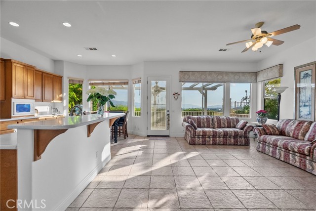 22440 Skylake Place, Saugus CA: https://media.crmls.org/medias/9d518f4a-4f67-4be7-b658-40756fbe1ab3.jpg