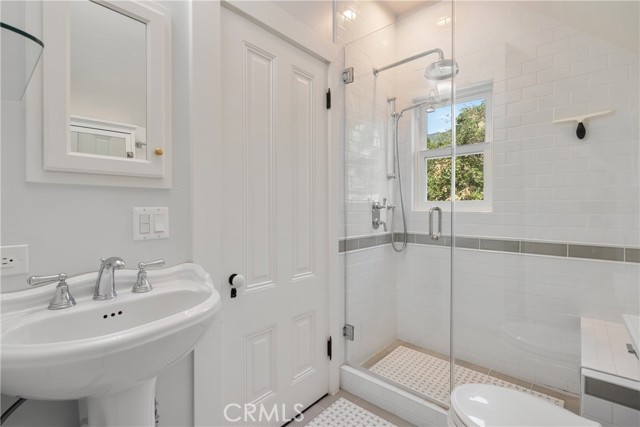211 E Virginia Avenue, Glendora CA: https://media.crmls.org/medias/9d5283ca-fca0-4d73-ba5d-0bb9b61125d8.jpg