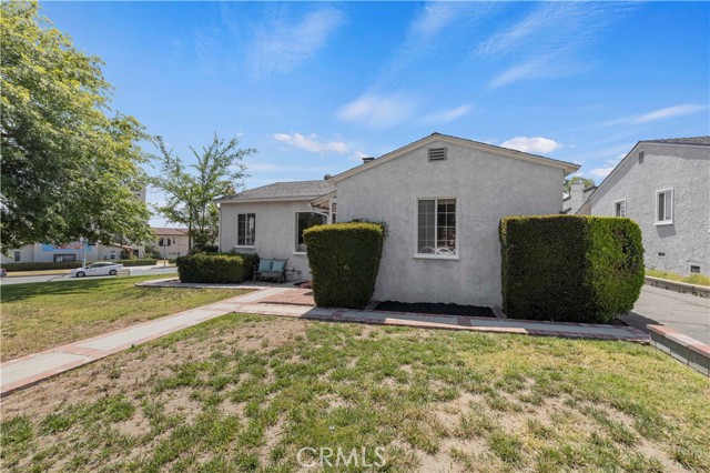 2505 North Keystone Street, Burbank CA: https://media.crmls.org/medias/9d52888a-0a8c-4b91-8f82-d3fc7a1c19ef.jpg