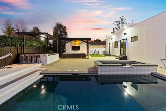 23143 Leonora Drive, Woodland Hills CA: https://media.crmls.org/medias/9d52bc0f-5feb-4089-979b-3b799c9e819e.jpg