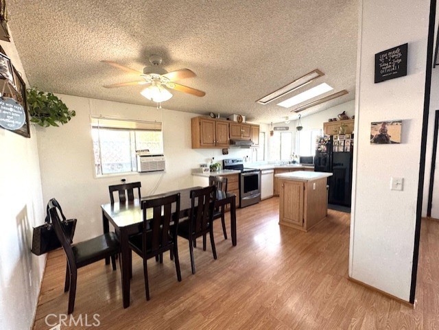 Detail Gallery Image 20 of 29 For 24425 Woolsey Canyon Road #196,  West Hills,  CA 91304 - 3 Beds | 2 Baths