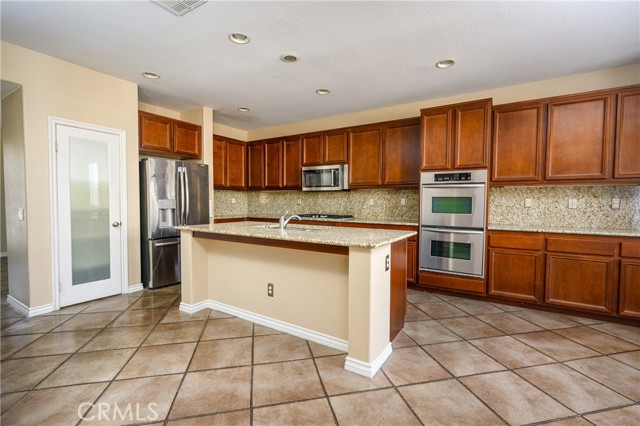 Detail Gallery Image 4 of 32 For 41048 Sunsprite St, Lake Elsinore,  CA 92532 - 4 Beds | 2/1 Baths