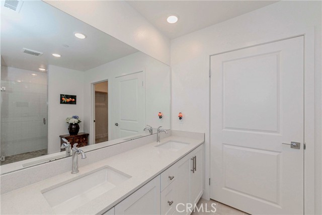 7002 Citron Lane, Cypress CA: https://media.crmls.org/medias/9d547e4c-ff8e-46db-8d3e-e96914aba90c.jpg