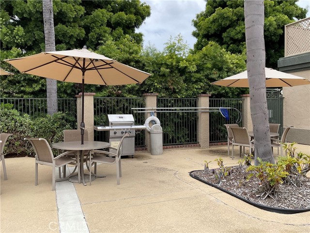 7405 Charmant Drive, San Diego CA: https://media.crmls.org/medias/9d5536d6-2b97-425c-b678-ff2e8f5f5471.jpg