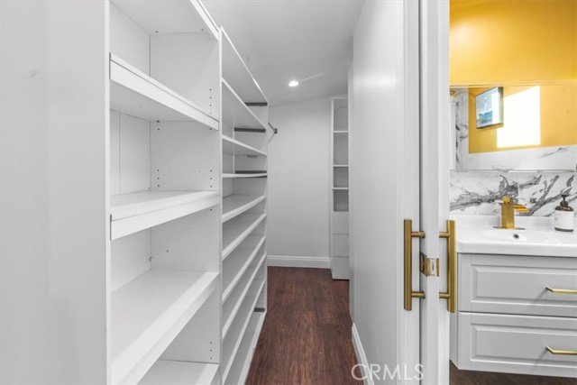 5201 Sale Avenue, Woodland Hills CA: https://media.crmls.org/medias/9d562404-14d9-499a-8c05-40b4ed8eb267.jpg