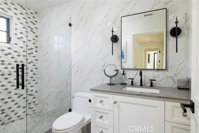 702 Poinsettia Avenue, Corona del Mar CA: https://media.crmls.org/medias/9d578372-936c-4aaf-944b-cf88b1025027.jpg