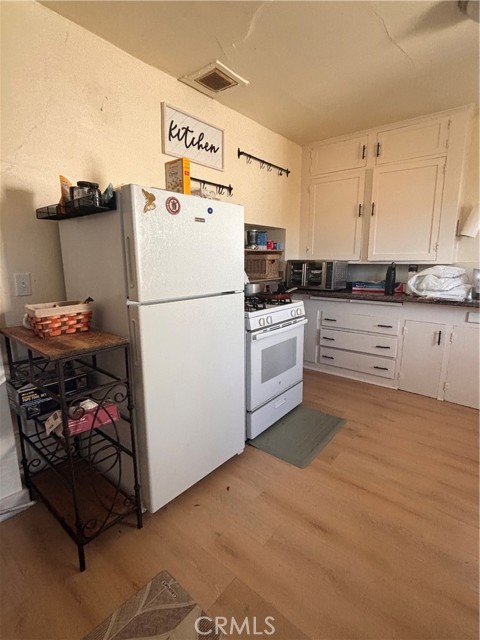 Detail Gallery Image 7 of 21 For 5440 Wadean Place, Oakland,  CA 94601 - 2 Beds | 1 Baths