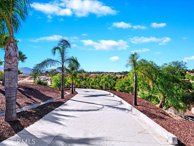 Detail Gallery Image 4 of 67 For 42650 Calle Contento, Temecula,  CA 92592 - 5 Beds | 5/1 Baths