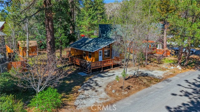 Detail Gallery Image 3 of 32 For 6230 Penguin, Wrightwood,  CA 92397 - 1 Beds | 1 Baths