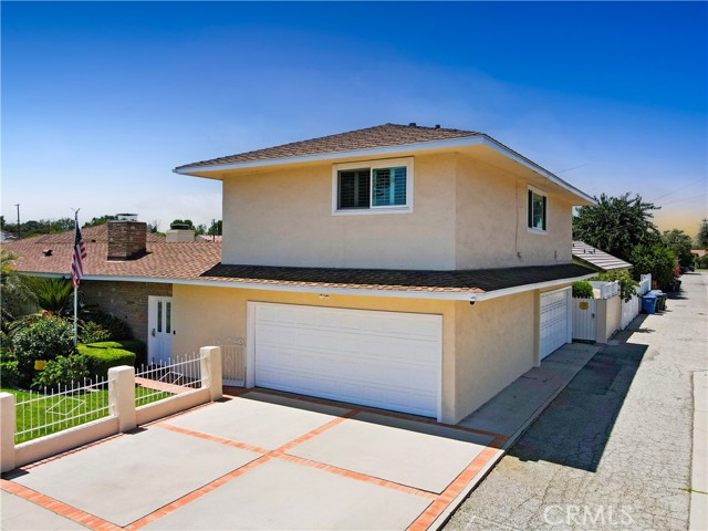 7845 5th, Downey CA: https://media.crmls.org/medias/9d5a4b77-9cfa-4c3a-8339-880e27828ce4.jpg