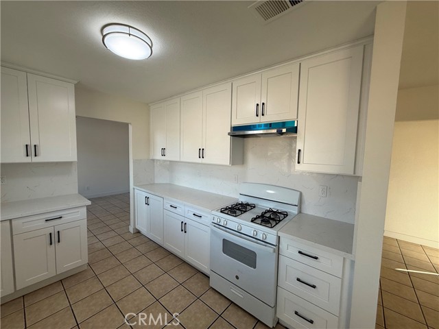 Detail Gallery Image 9 of 41 For 172 E Manchester, San Bernardino,  CA 92408 - 6 Beds | 3 Baths