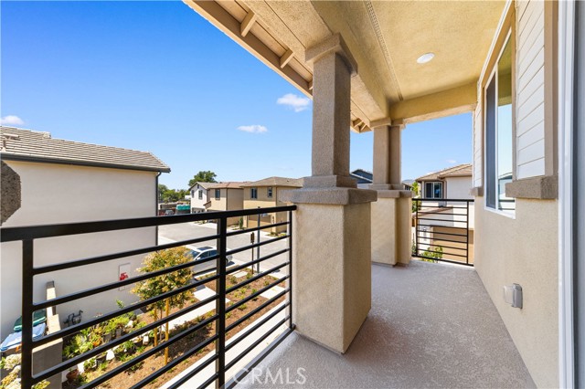 129 Great Park Blvd, Irvine CA: https://media.crmls.org/medias/9d5b9175-8de7-41f1-bf57-fb435e974f98.jpg