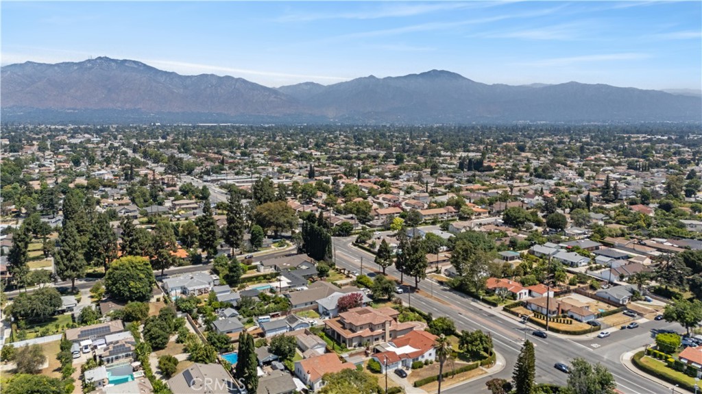 https://media.crmls.org/medias/9d5c0913-7d8e-45a9-8698-6d368da05771.jpg?preset=X-Large
