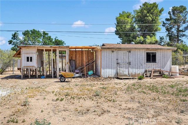 19545 Seneca Road, Apple Valley CA: https://media.crmls.org/medias/9d5c2b9a-896e-4e83-b81c-954b92ec8293.jpg