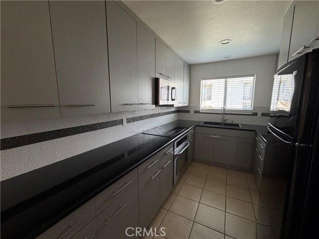 Detail Gallery Image 11 of 27 For 240 W Verdugo, Burbank,  CA 91502 - 2 Beds | 2 Baths