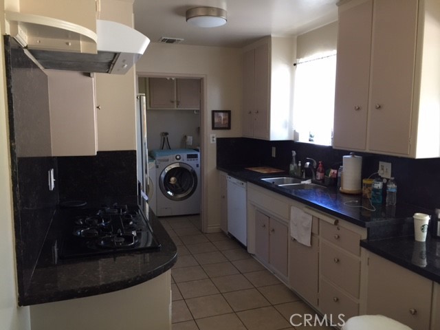 I-shaped kitchen with access to utility room